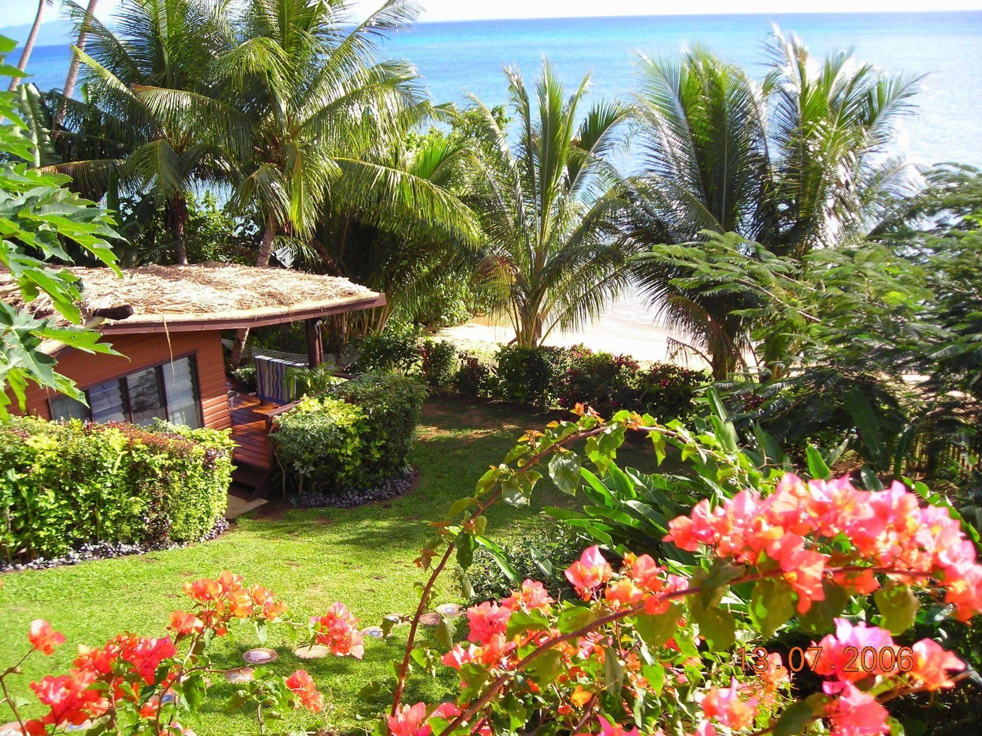 Coconut Grove Beachfront Cottages Matei Exterior foto